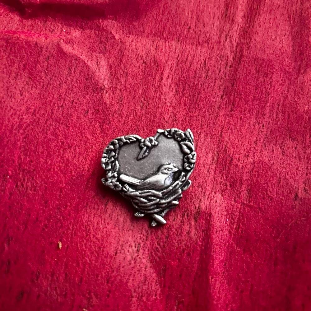 2004 Birds & Blooms Pewter Heart Brooch with Bird Design Pin